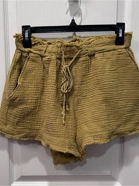 Indigo Rein Women’s Drawstring Gauze Shorts in Earthy Yellow/Green Size MD